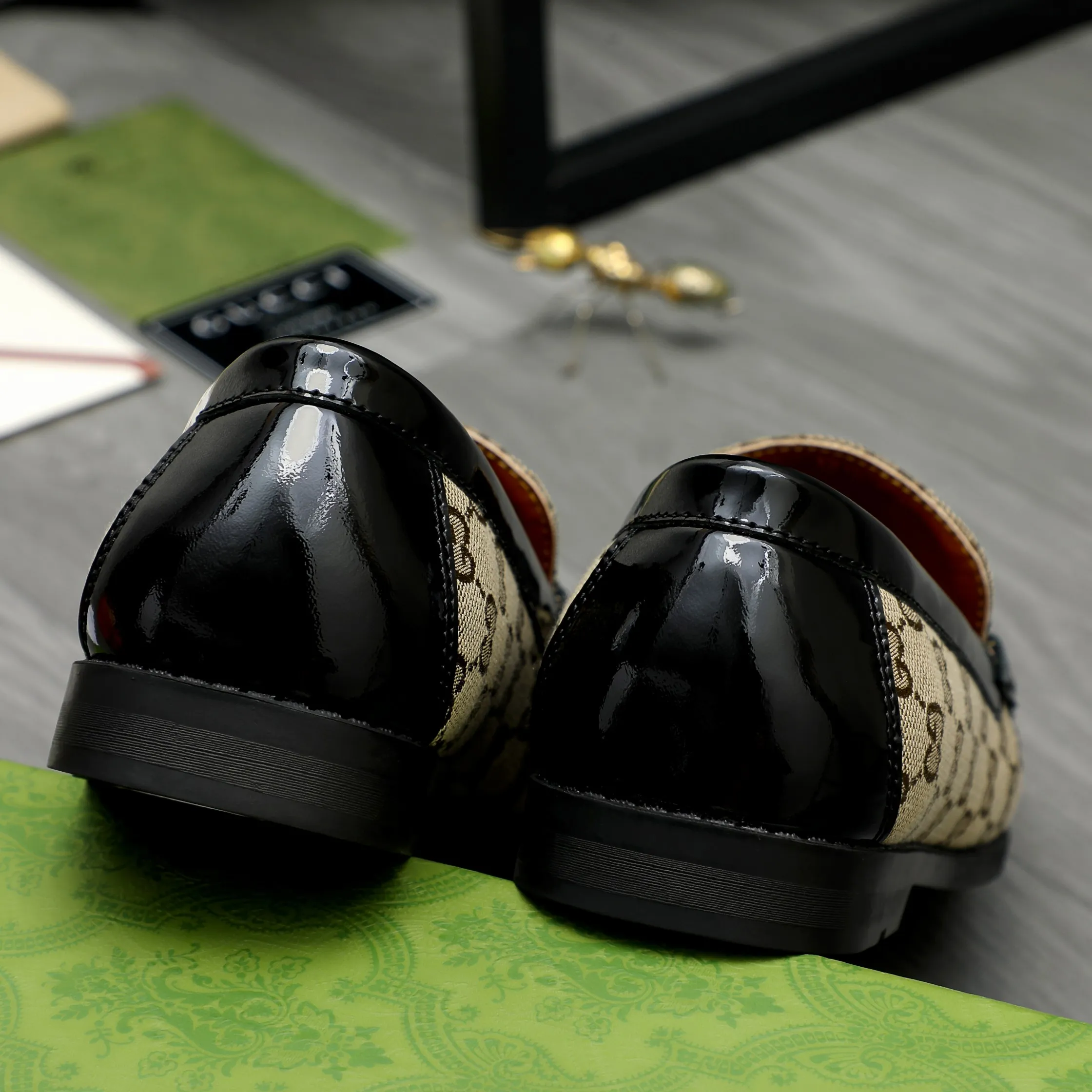 Men's shoes 💰400 Product trademark: GUCCI "Gucci" casual slip-on shoes Regular size: 38-45 (45 is custom-made and non-returnable) Product materials: Selected webbing breathable upper, cowhide lining, rubber outsole